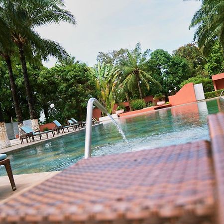 Dunia Hotel ビサウ エクステリア 写真