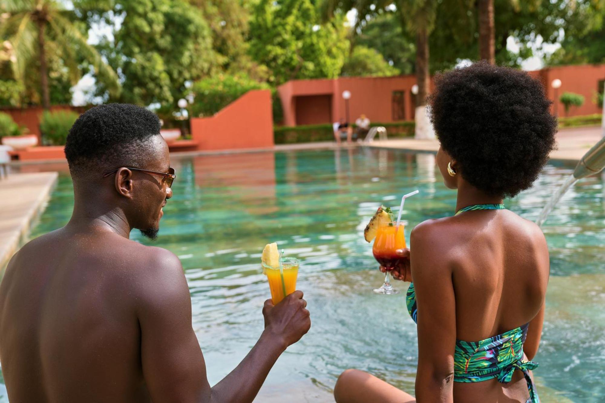 Dunia Hotel ビサウ エクステリア 写真
