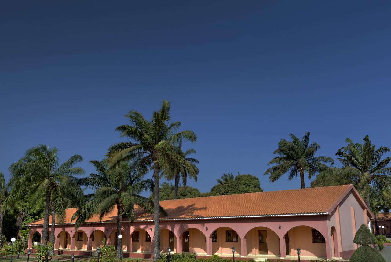 Dunia Hotel ビサウ エクステリア 写真