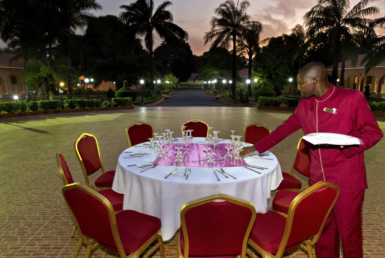 Dunia Hotel ビサウ エクステリア 写真