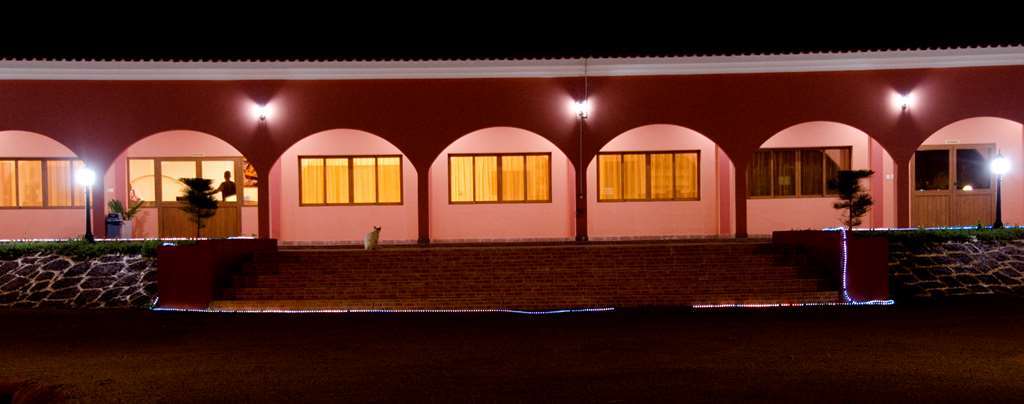 Dunia Hotel ビサウ エクステリア 写真